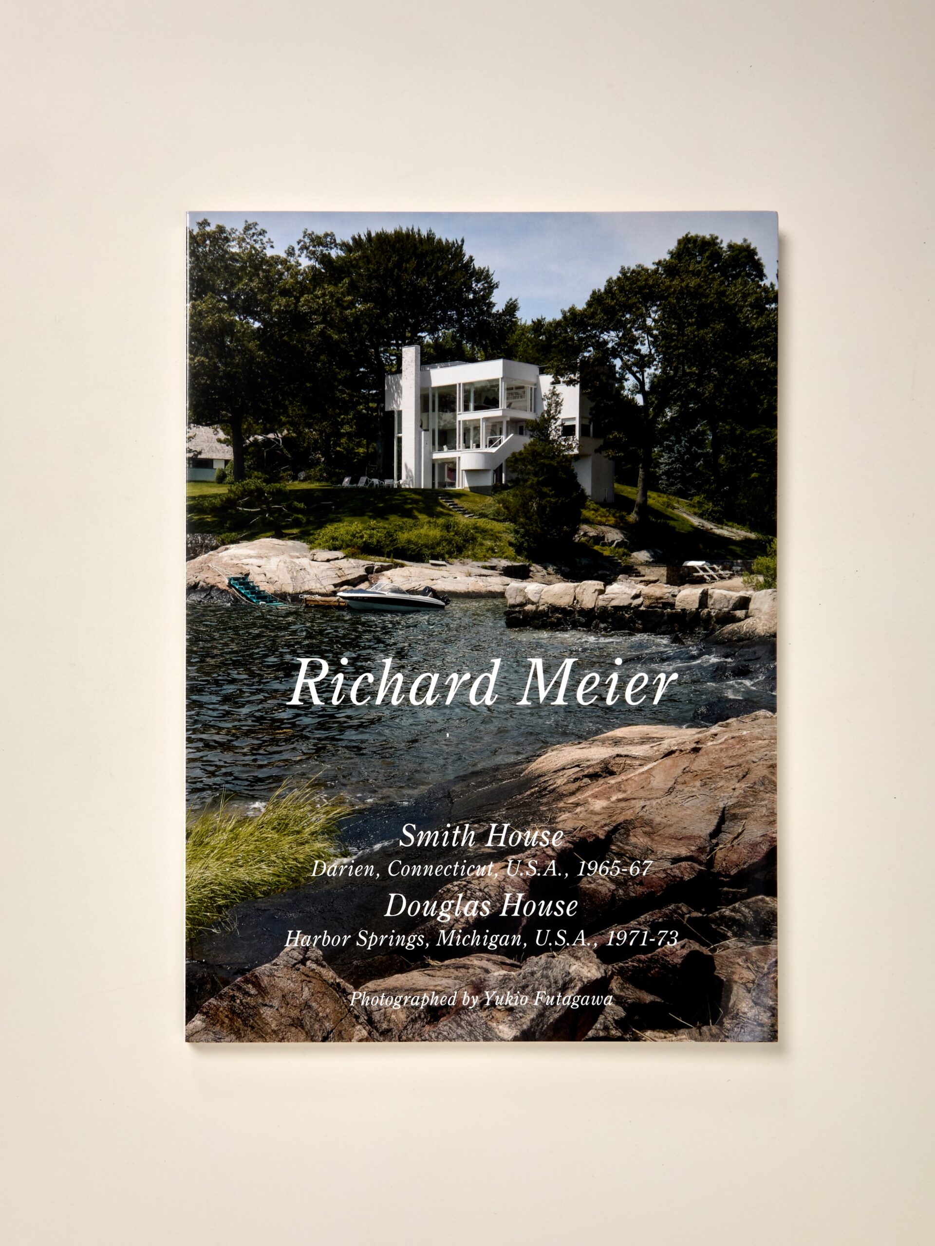 Residential Masterpieces 17: Richard Meier – Smith House & Douglas House