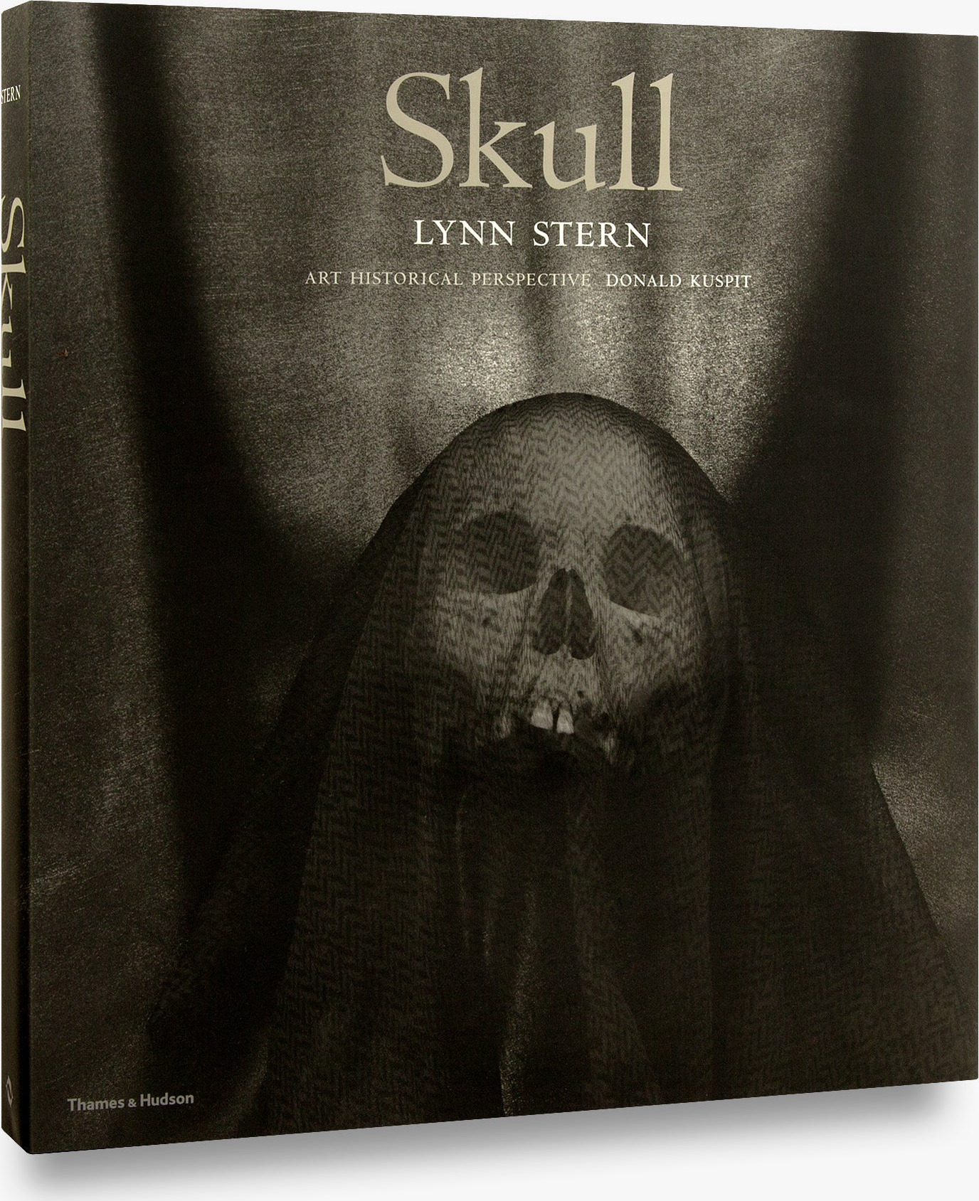 Skull: Lynn Stern